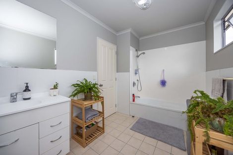 Photo of property in 1 Rene Way, Huntington, Hamilton, 3210