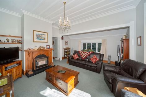 Photo of property in 237 South Road, Hawera, 4610