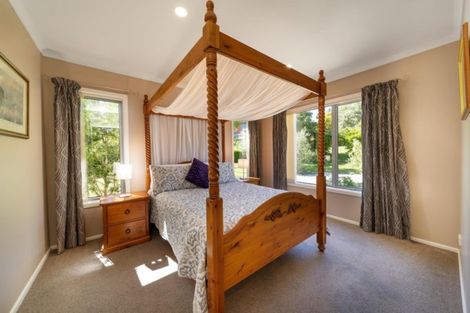 Photo of property in 14 Milward Place, Kelvin Heights, Queenstown, 9300