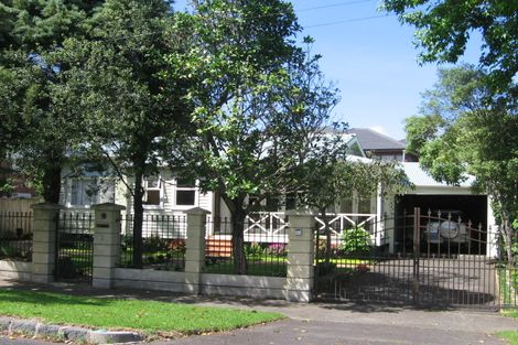 Photo of property in 2 Korau Road, Greenlane, Auckland, 1051