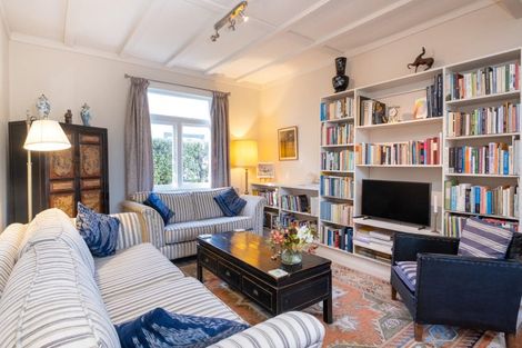 Photo of property in 900 Caroline Road, Mayfair, Hastings, 4122