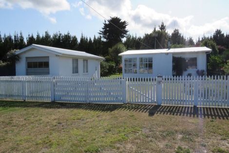 Photo of property in 15 Ferry Street, Foxton Beach, Foxton, 4815