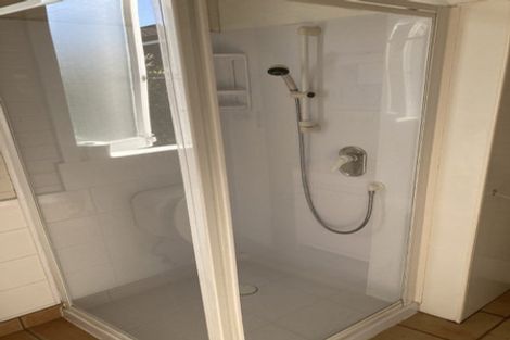 Photo of property in 1/46 Old Lake Road, Narrow Neck, Auckland, 0624