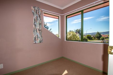Photo of property in 102 Pacific Drive, Fitzherbert, Palmerston North, 4410