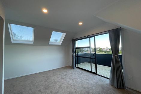 Photo of property in 1/16 Glen Vista Place, Bayview, Auckland, 0629