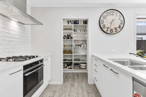 Photo of property in 4 Kriletich Drive, Kumeu, 0810