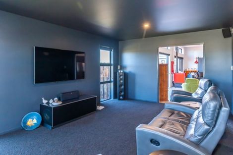 Photo of property in 18 Story Street, Foxton Beach, Foxton, 4815