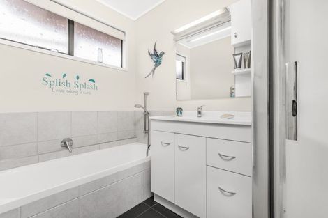 Photo of property in 34 Hadley Wood Drive, Wattle Downs, Auckland, 2103