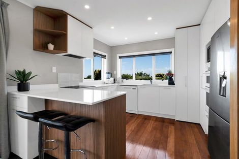 Photo of property in 138 Govett Avenue, Frankleigh Park, New Plymouth, 4310