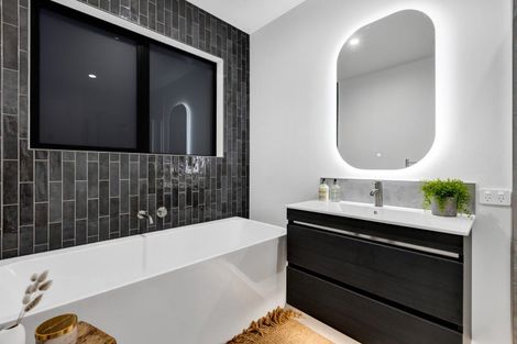 Photo of property in 54 Fernbrook Drive, Hurworth, New Plymouth, 4310