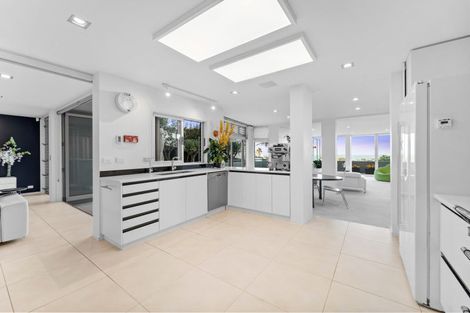 Photo of property in 10a Eastcliffe Road, Castor Bay, Auckland, 0620
