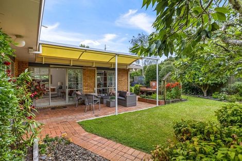 Photo of property in 16 Vanderbilt Parade, Albany, Auckland, 0632