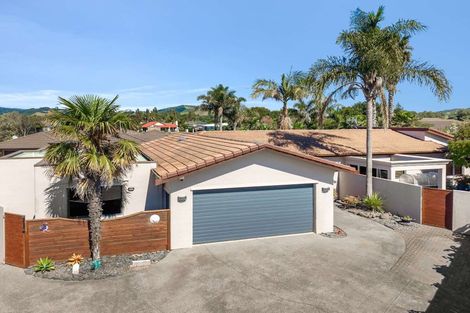 Photo of property in 8 Piha Close, Papamoa Beach, Papamoa, 3118