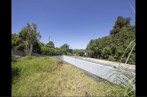 Photo of property in 323 Glenfield Road, Glenfield, Auckland, 0629