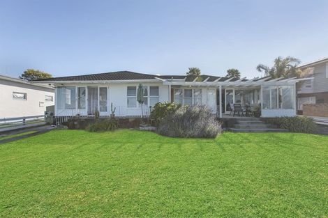 Photo of property in 61 The Esplanade, Eastern Beach, Auckland, 2012