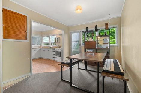 Photo of property in 137 Hutchinsons Road, Bucklands Beach, Auckland, 2014