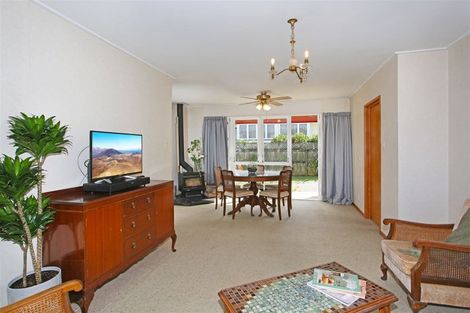 Photo of property in 13 Totara Street, Waiuku, 2123