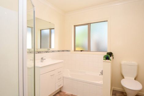 Photo of property in 9 Alexis Greer Lane, Carterton, 5713