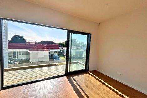 Photo of property in 723b Massey Road, Mangere, Auckland, 2022