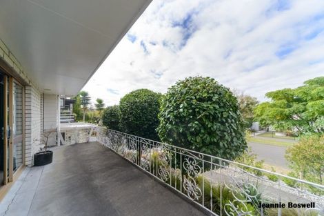 Photo of property in 14 Wikiriwhi Crescent, Awapuni, Palmerston North, 4412