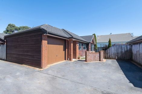 Photo of property in 2/10 Pohutukawa Street, Woburn, Lower Hutt, 5010