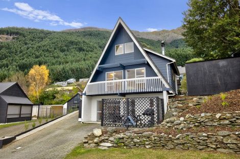 Photo of property in 26 Williams Street, Sunshine Bay, Queenstown, 9300