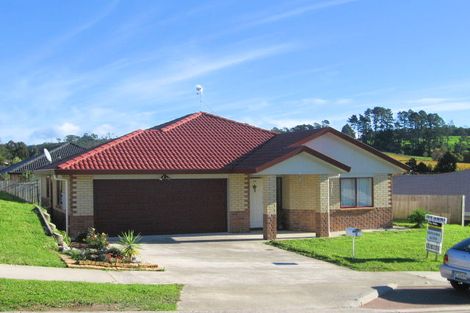 Photo of property in 3 Fleetwood Drive, Henderson, Auckland, 0612