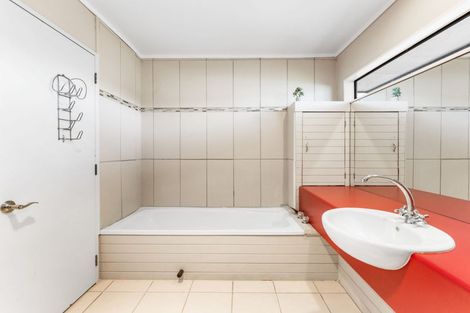 Photo of property in 4 Biscay Place, Conifer Grove, Takanini, 2112