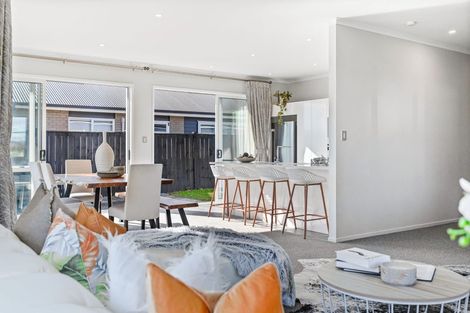 Photo of property in 5 Aro Mato Place, Huapai, Kumeu, 0810