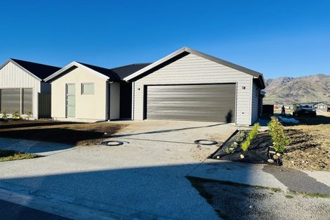 Photo of property in 13 Dunn Street, Lake Hawea, 9382