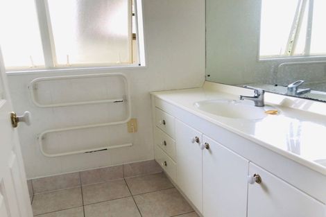 Photo of property in 95a Glenmore Road, Sunnyhills, Auckland, 2010