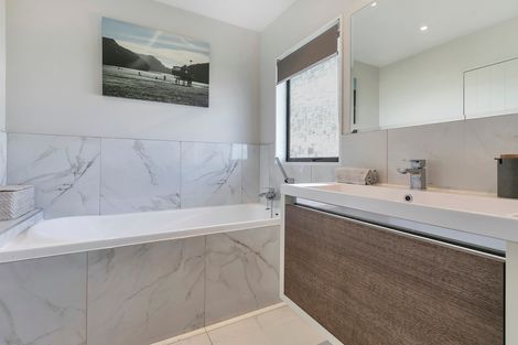 Photo of property in 1143 Scenic Drive North, Swanson, Auckland, 0816