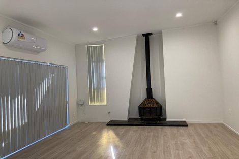 Photo of property in 10 Gulliver Place, Conifer Grove, Takanini, 2112