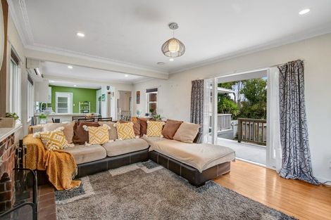 Photo of property in 1/73 Chivalry Road, Glenfield, Auckland, 0629