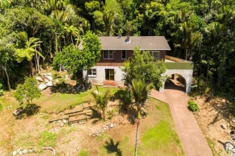 Photo of property in 5 Bush Road, Waiatarua, Auckland, 0604