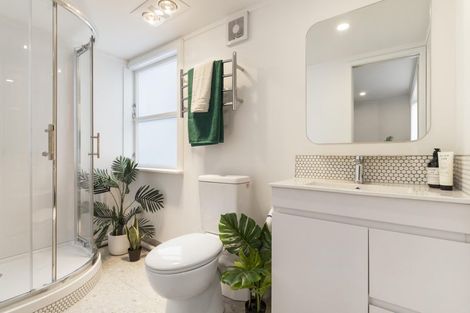 Photo of property in 29 Aplin Place, Birkdale, Auckland, 0626