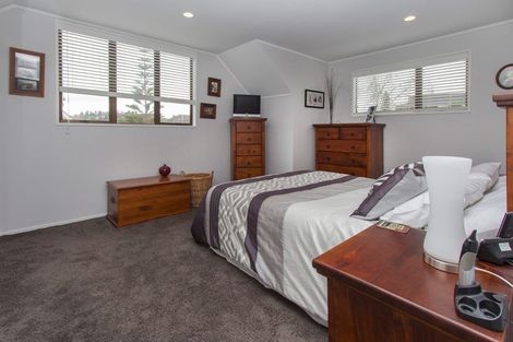 Photo of property in 1/16 Cornelian Crescent, Half Moon Bay, Auckland, 2012