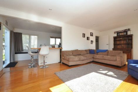 Photo of property in 1 Netherlands Avenue, Kelston, Auckland, 0602