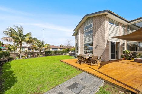 Photo of property in 111 Lake Panorama Drive, Henderson Valley, Auckland, 0612