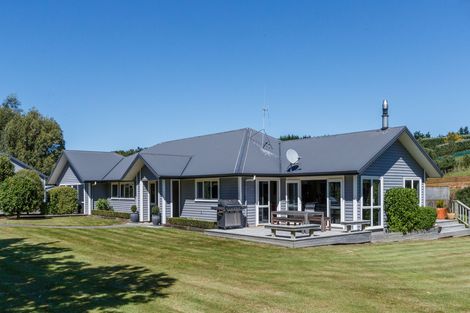 Photo of property in 35 Oram Drive, Turitea, Palmerston North, 4472