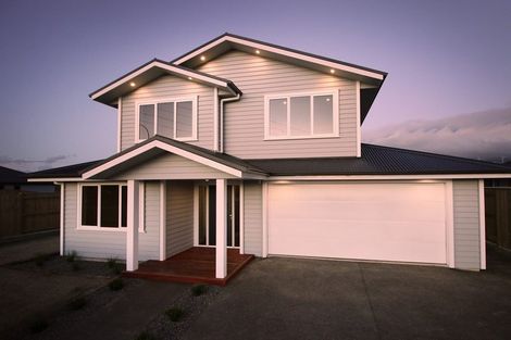 Photo of property in 44 Atlantic Drive, Fitzherbert, Palmerston North, 4410