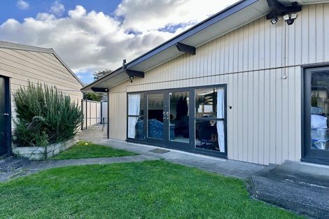 Photo of property in 2 Newcastle Street, Hokowhitu, Palmerston North, 4410