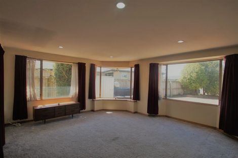 Photo of property in 52 Blue Gum Place, New Brighton, Christchurch, 8083