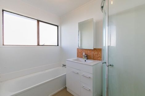 Photo of property in 34 Pahi Place, West Harbour, Auckland, 0618