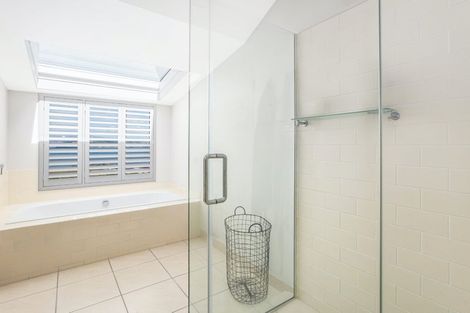 Photo of property in 5 Curnow Way, Kaiwharawhara, Wellington, 6035