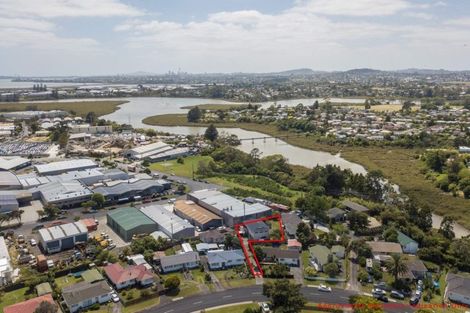 Photo of property in 40 Harmel Road, Glendene, Auckland, 0602