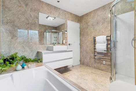 Photo of property in 30a Schnapper Rock Road, Schnapper Rock, Auckland, 0632