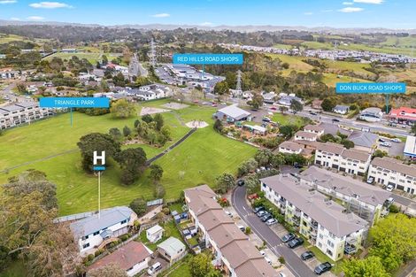 Photo of property in 1b Triangle Road, Massey, Auckland, 0614