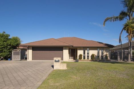Photo of property in 32 Tomika Crescent, Papamoa Beach, Papamoa, 3118