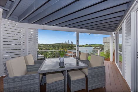 Photo of property in 90 Shakespear Road, Army Bay, Whangaparaoa, 0930